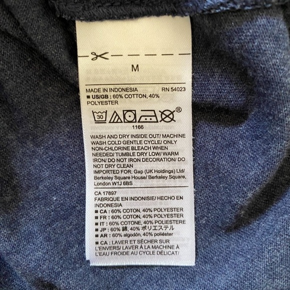 Gap Women’s Navy Blue Logo T-shirt size medium - Picture 4 of 8